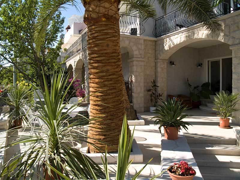 Apartments Marco Polo Banjol Exterior photo